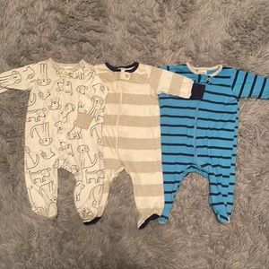 Set of 3 baby onesies